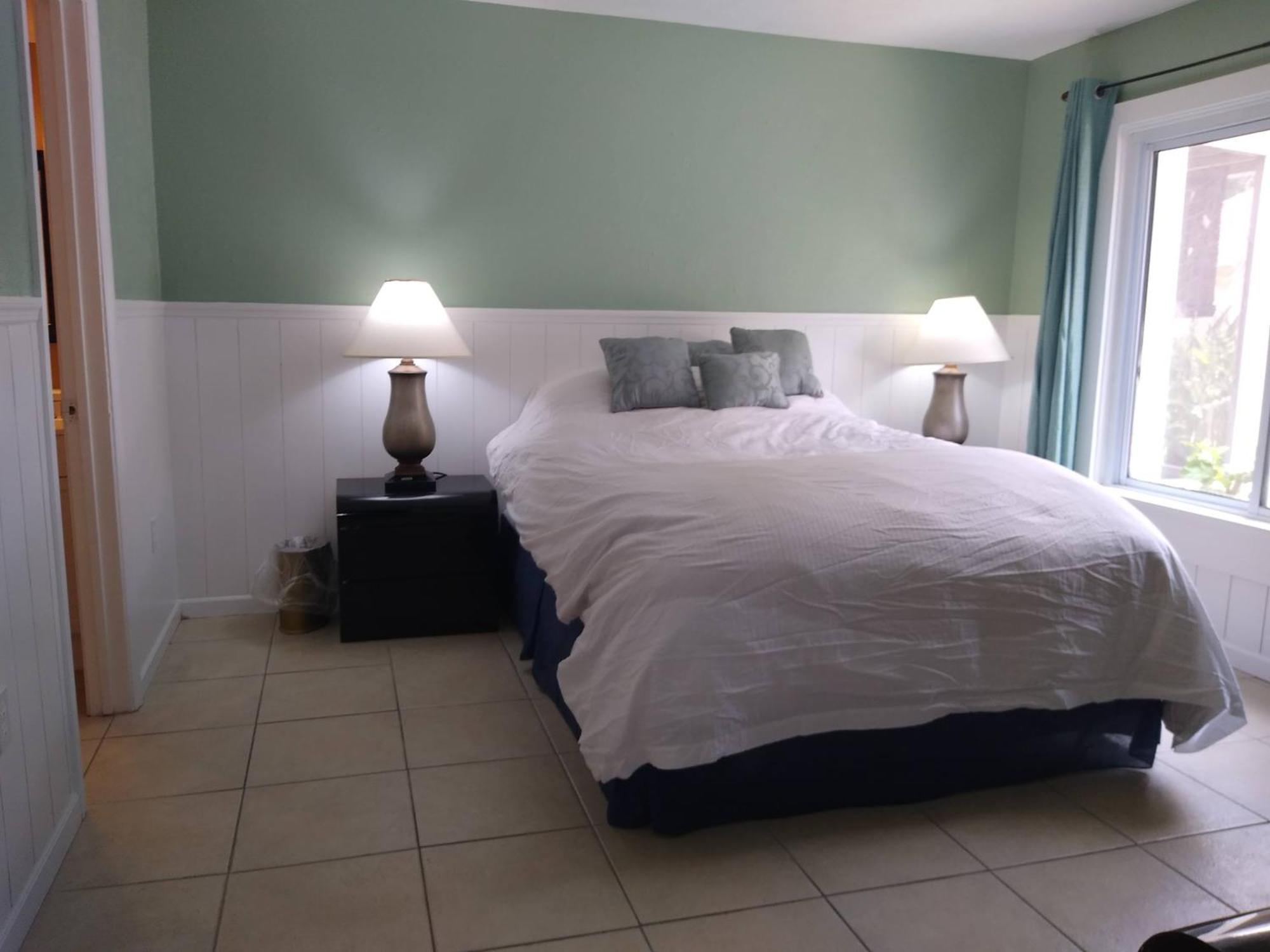 Affordable Two Bedroom Tropical Condo - Private Beach, Pools, Hot Tub Saint Petersburg Eksteriør billede