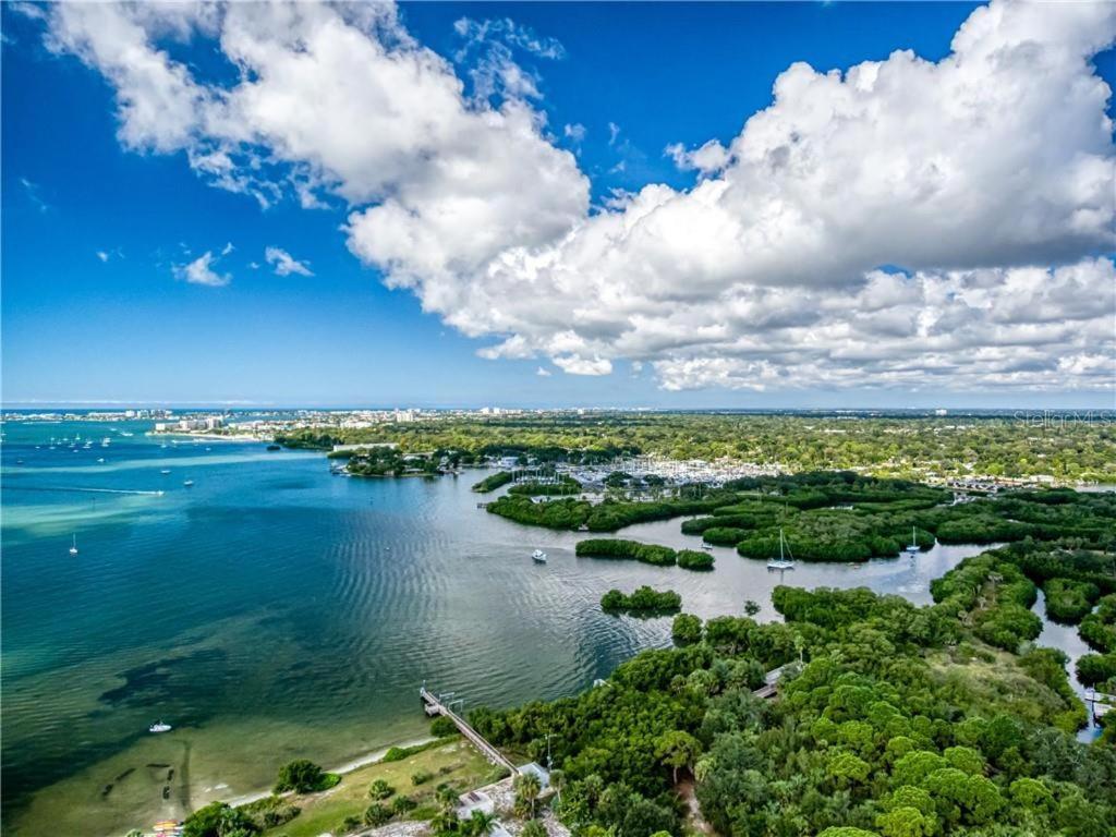 Affordable Two Bedroom Tropical Condo - Private Beach, Pools, Hot Tub Saint Petersburg Eksteriør billede