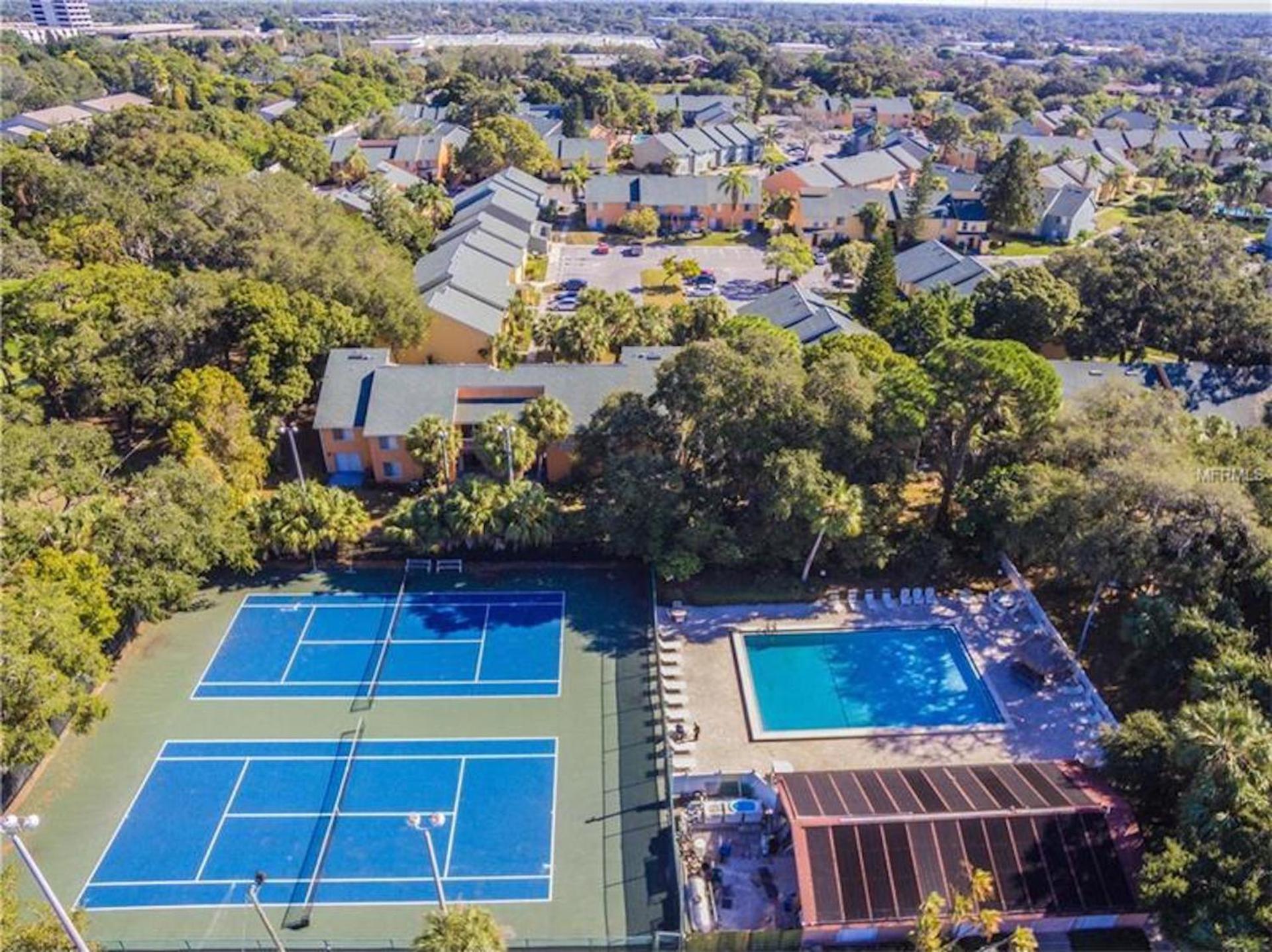 Affordable Two Bedroom Tropical Condo - Private Beach, Pools, Hot Tub Saint Petersburg Eksteriør billede