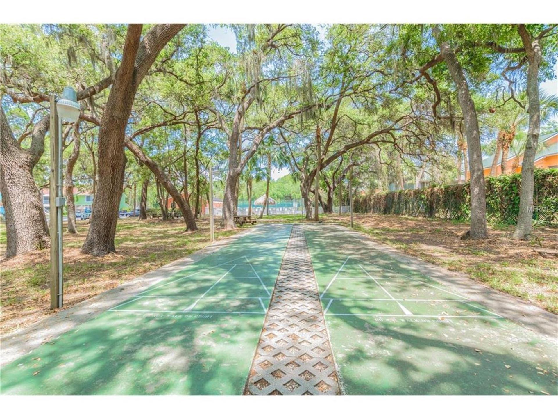 Affordable Two Bedroom Tropical Condo - Private Beach, Pools, Hot Tub Saint Petersburg Eksteriør billede