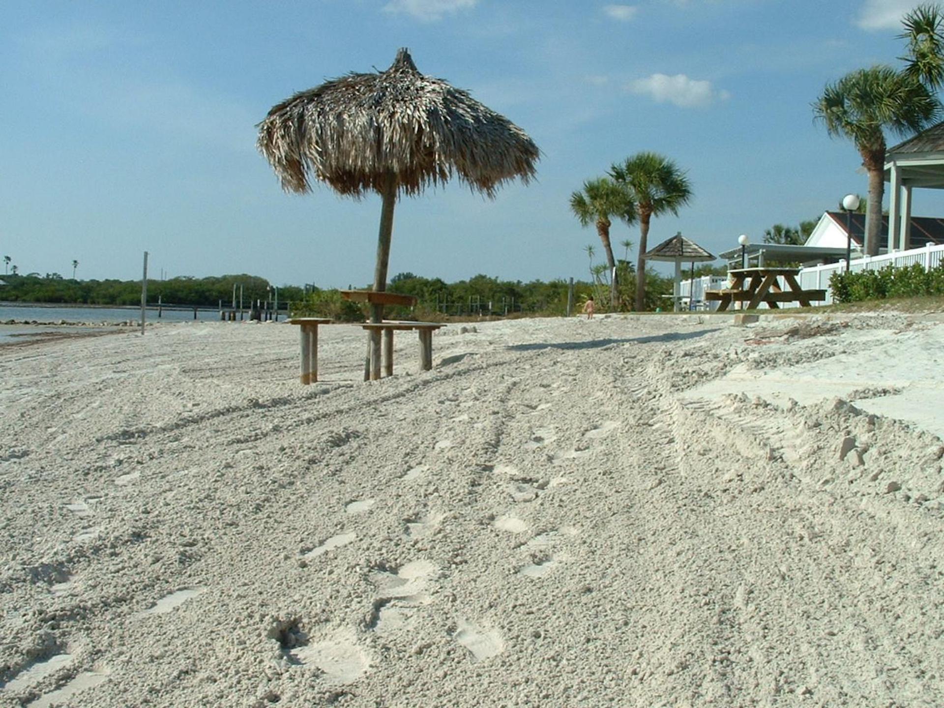 Affordable Two Bedroom Tropical Condo - Private Beach, Pools, Hot Tub Saint Petersburg Eksteriør billede