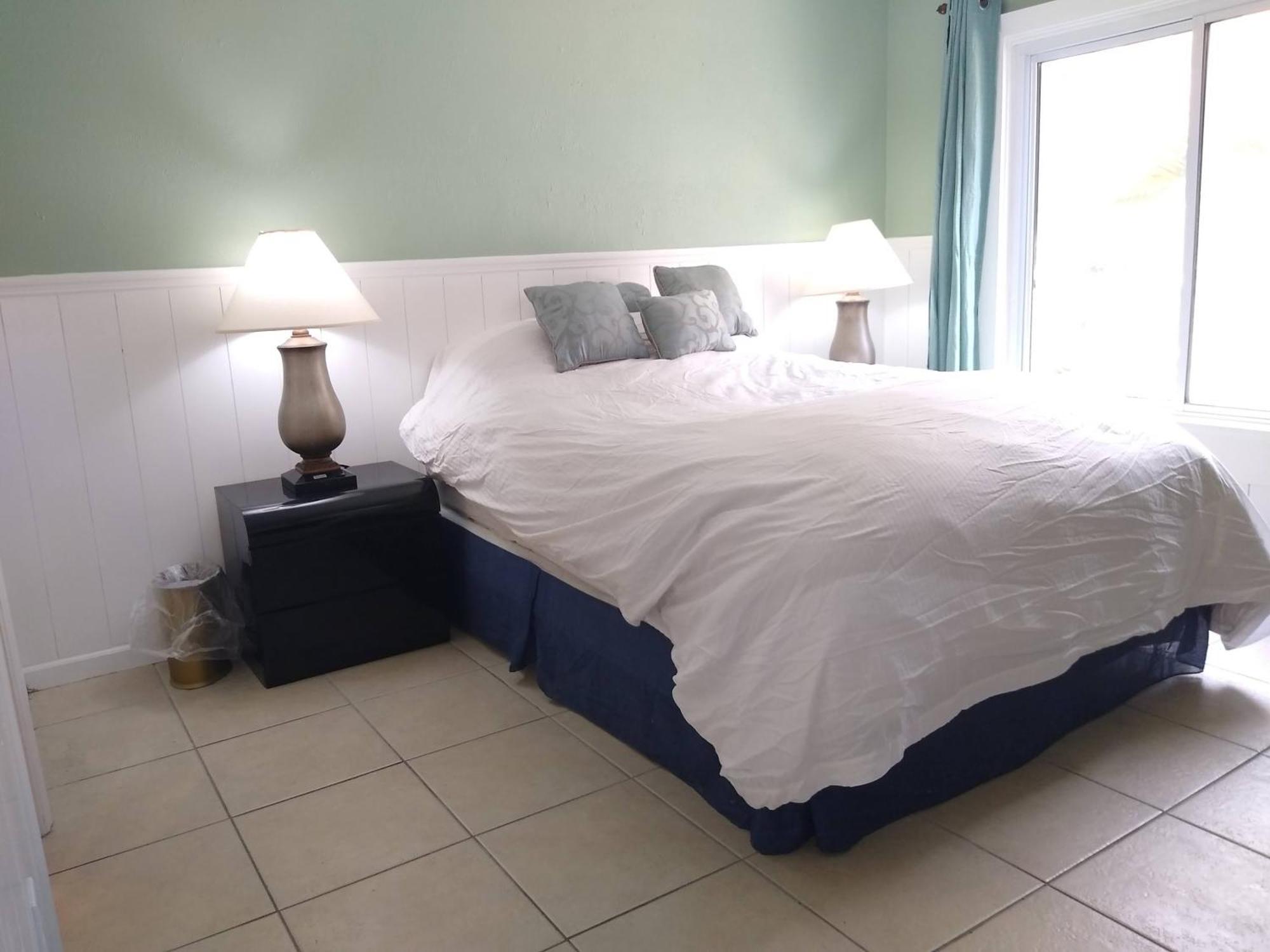 Affordable Two Bedroom Tropical Condo - Private Beach, Pools, Hot Tub Saint Petersburg Eksteriør billede