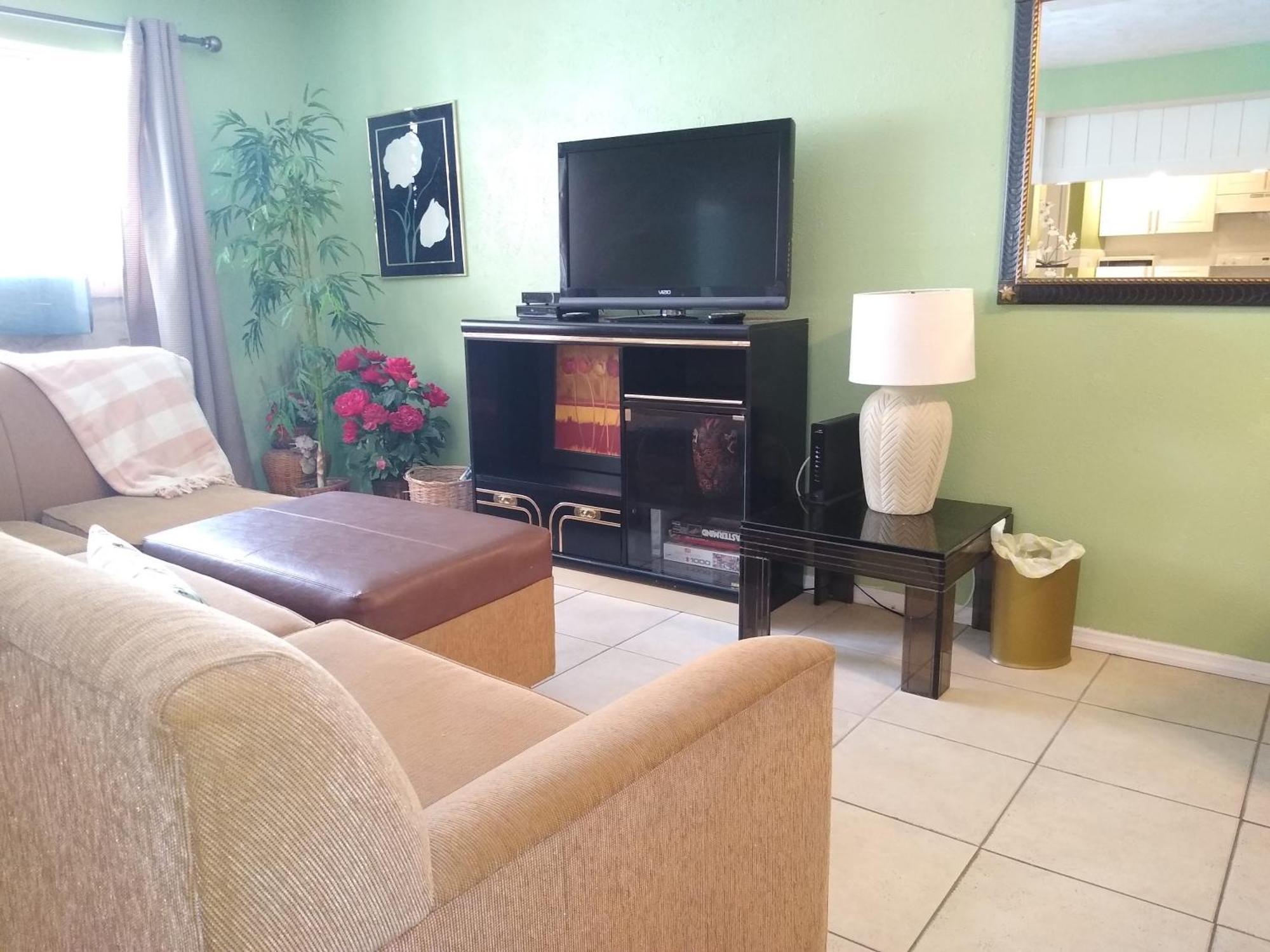 Affordable Two Bedroom Tropical Condo - Private Beach, Pools, Hot Tub Saint Petersburg Eksteriør billede