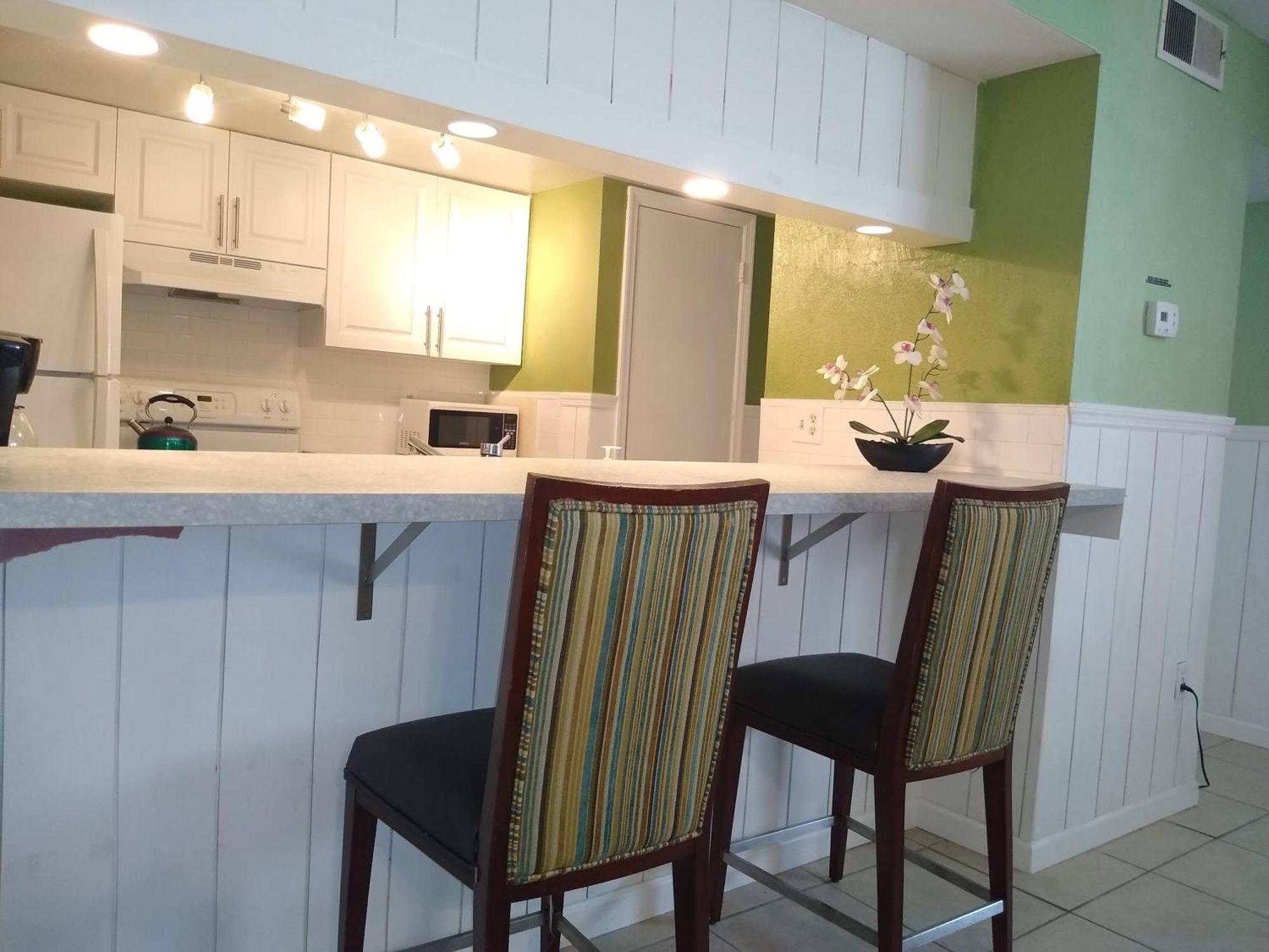 Affordable Two Bedroom Tropical Condo - Private Beach, Pools, Hot Tub Saint Petersburg Eksteriør billede